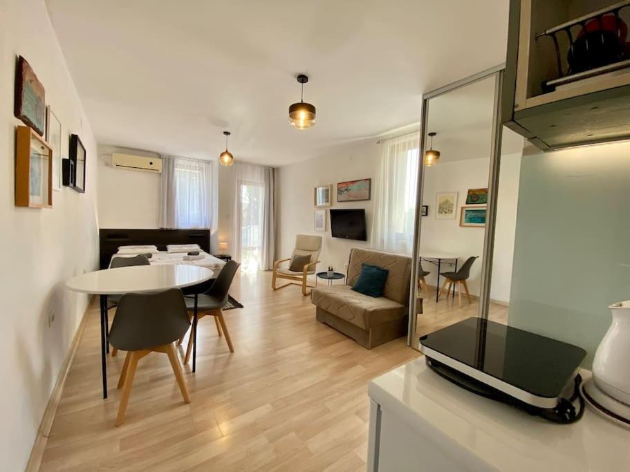 Apartments Rux De Luxe バール エクステリア 写真