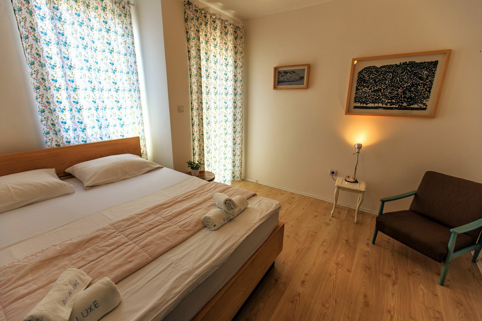Apartments Rux De Luxe バール エクステリア 写真